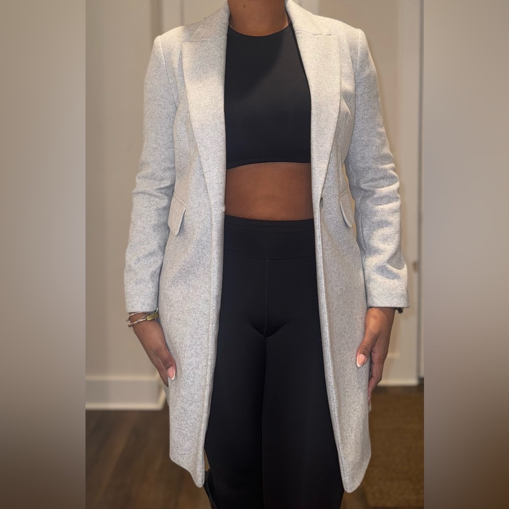 Elegant Women's Light Gray Blazer‎